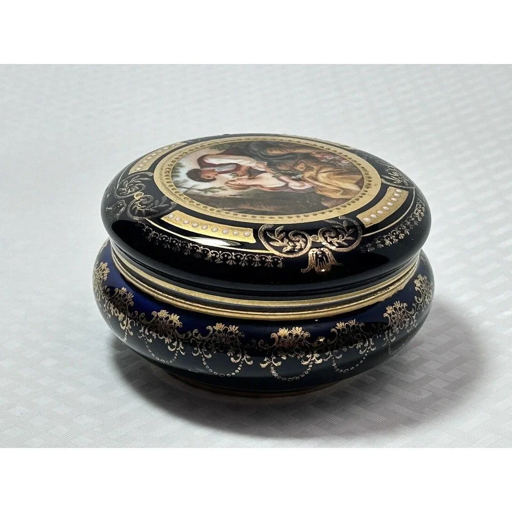 Czechoslovakia‎ Trinket Dish With Cover